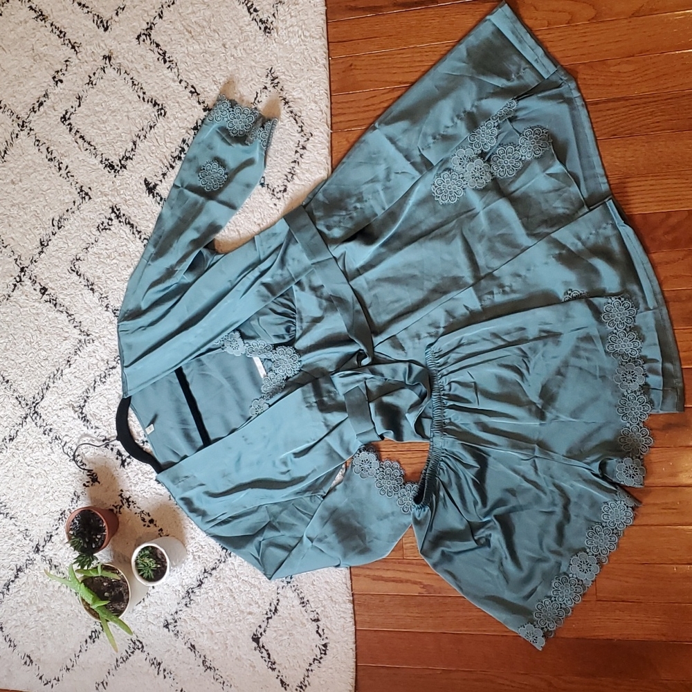 DONATING 2/7 Silky Pajamas, Sz M